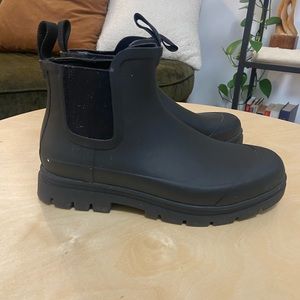 everlane chelsea rain boot